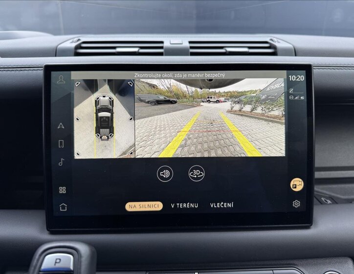 Land Rover Defender 22