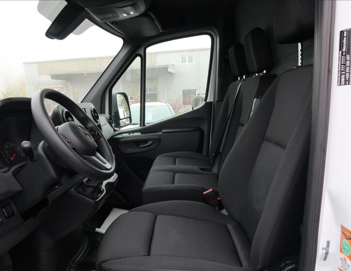 Mercedes-Benz Sprinter 12