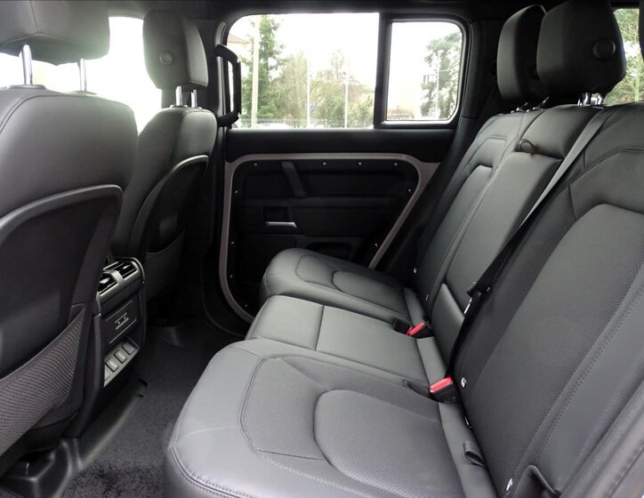 Land Rover Defender SUV 3,0 l 183 kw