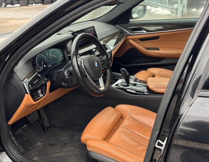 BMW Řada 5 Kombi 3,0 l 195 kw