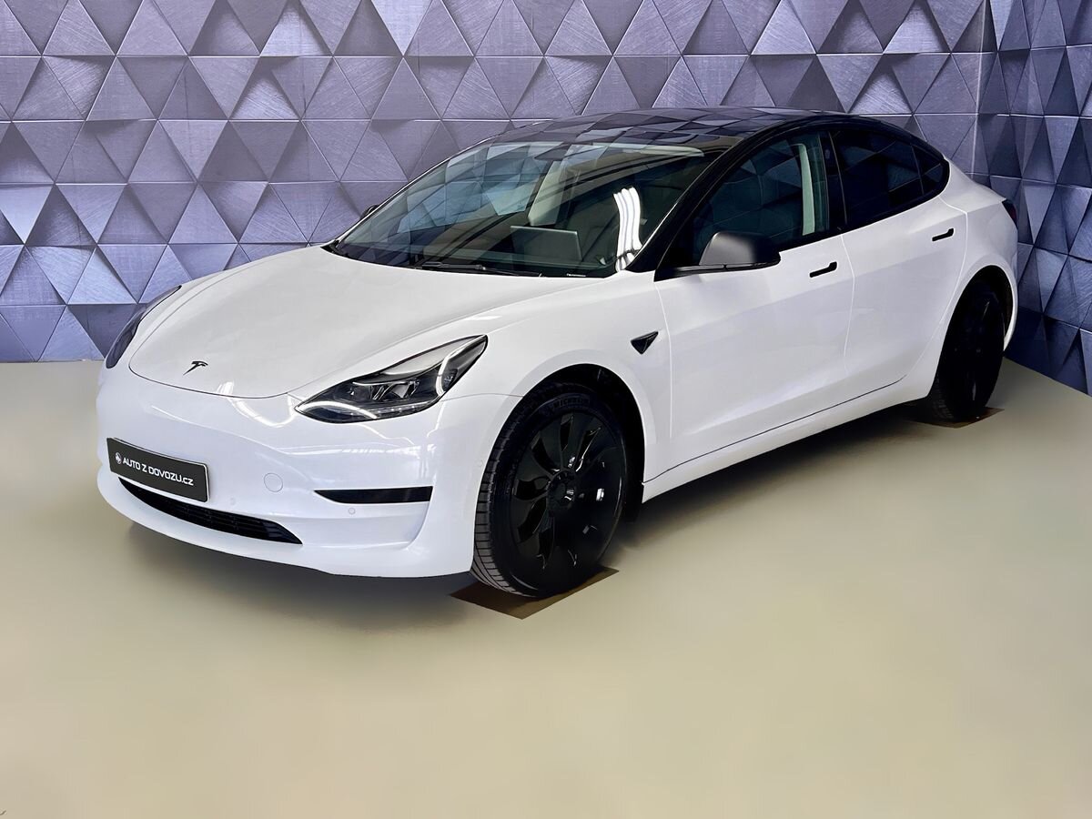 Tesla Model 3 Sedan / Limuzína 0,0 239 kw