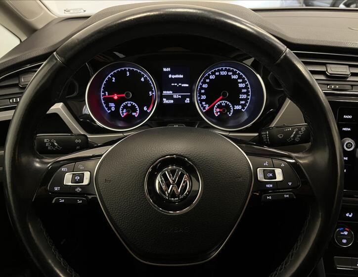 Volkswagen Touran 13