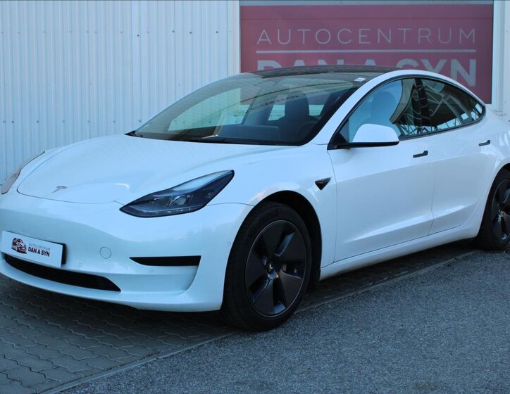 Tesla Model 3 Sedan / Limuzína 0,0 208 kw