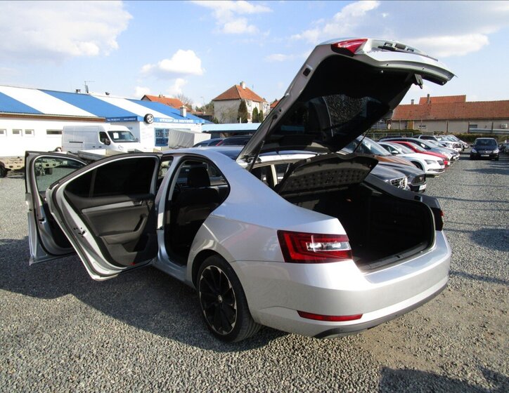 Škoda Superb Sedan / Limuzína 2,0 l 110 kw