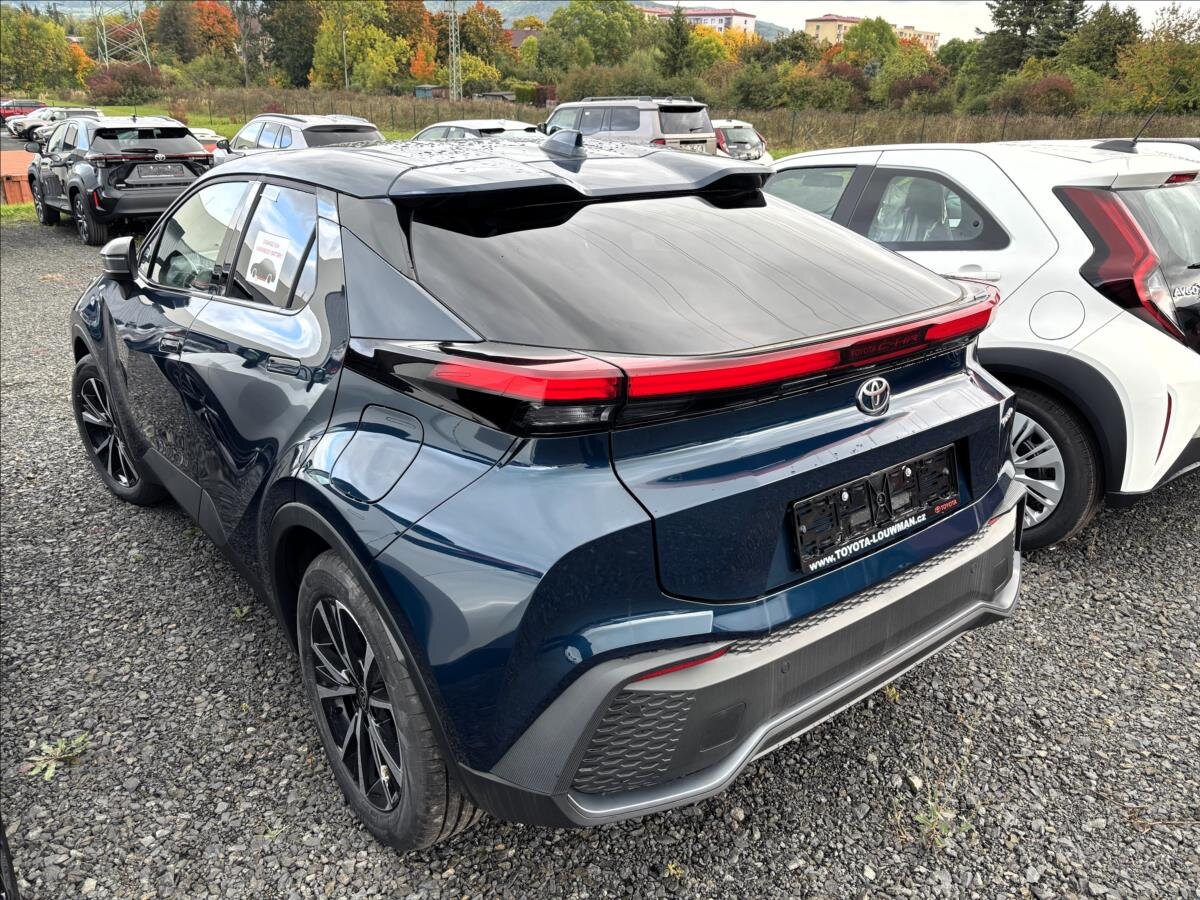 Toyota C-HR SUV 1,8 l 103 kw