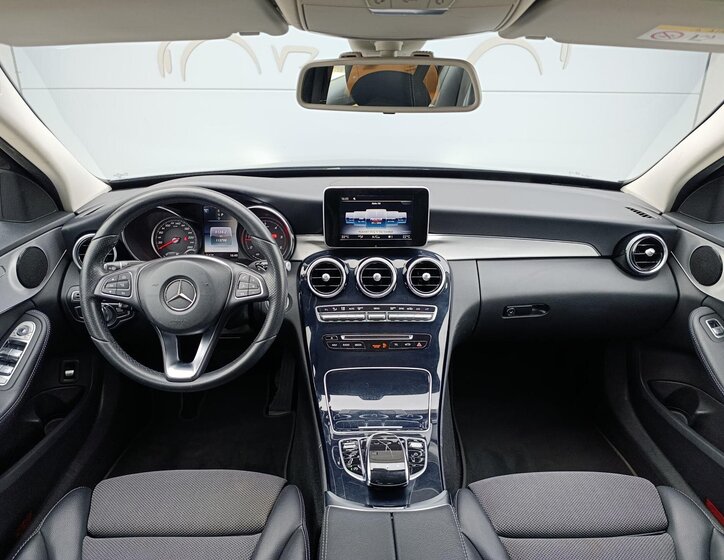 Mercedes-Benz Třídy C Sedan / Limuzína 2,1 l 125 kw