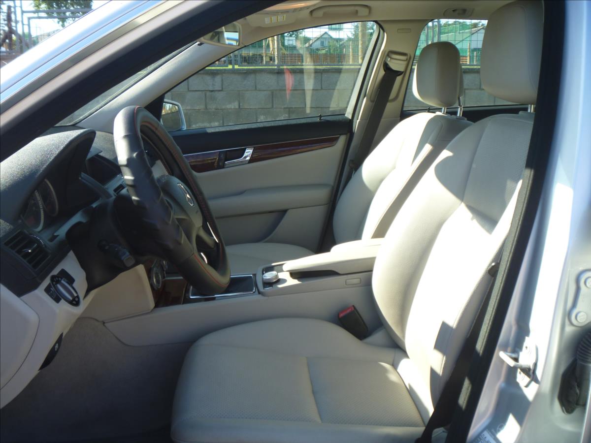 Mercedes-Benz Třídy C Kombi 2,1 l 100 kw