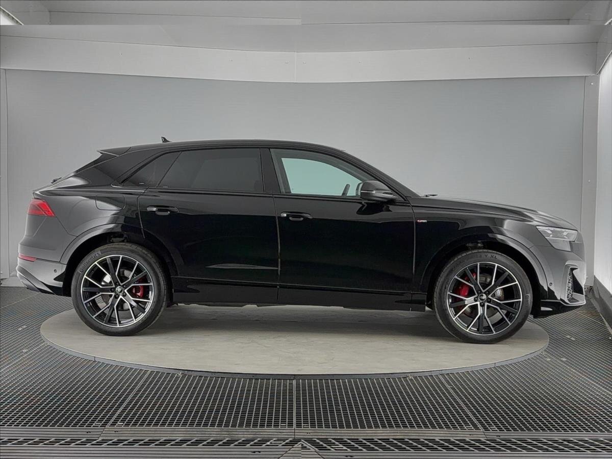 Audi Q8 SUV / Terénní 3,0 l 210 kw