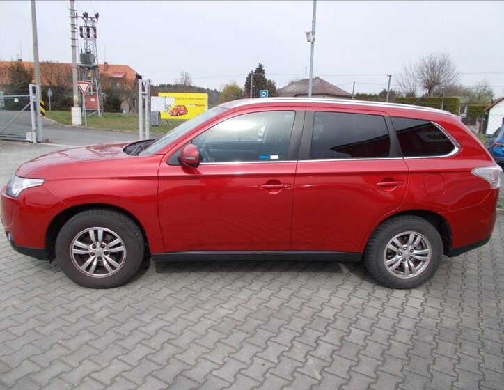 Mitsubishi Outlander SUV / Terénní 2,0 l 110 kw