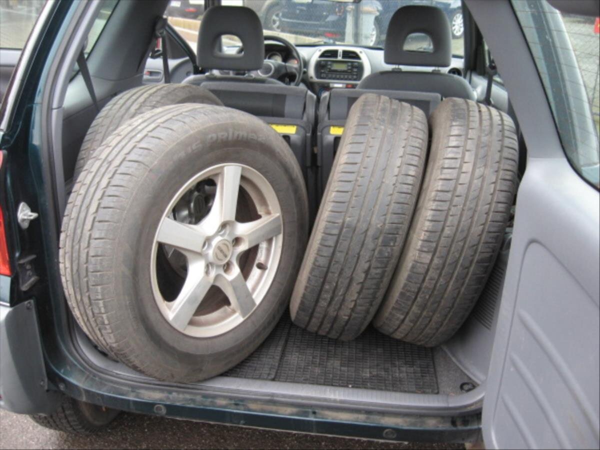 Toyota RAV4 Kombi 1,8 l 92 kw