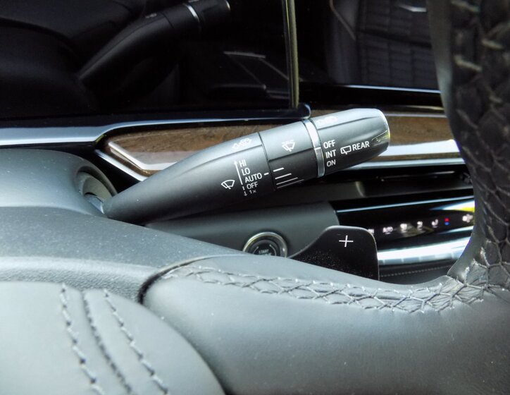 Cadillac Escalade 32