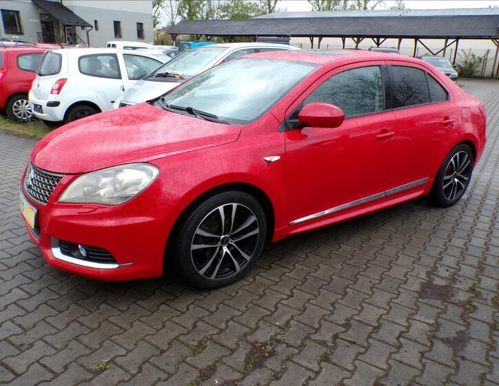 Suzuki Kizashi Sedan / Limuzína 2,4 l 131 kw