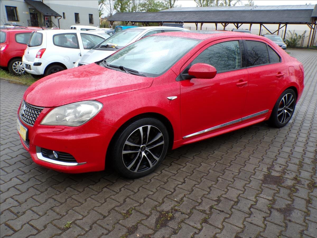 Suzuki Kizashi Sedan / Limuzína 2,4 l 131 kw