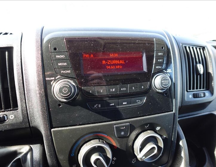 Peugeot Boxer Valník 2,2 l 121 kw