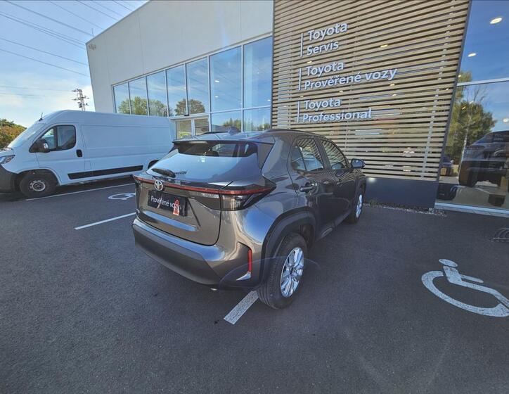 Toyota Yaris Cross 13