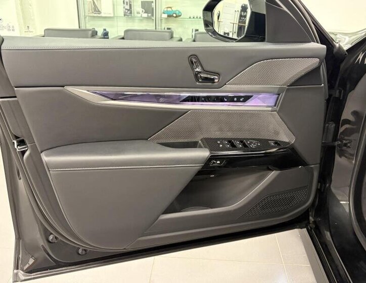 BMW Řada 7 Sedan / Limuzína 3,0 l 220 kw