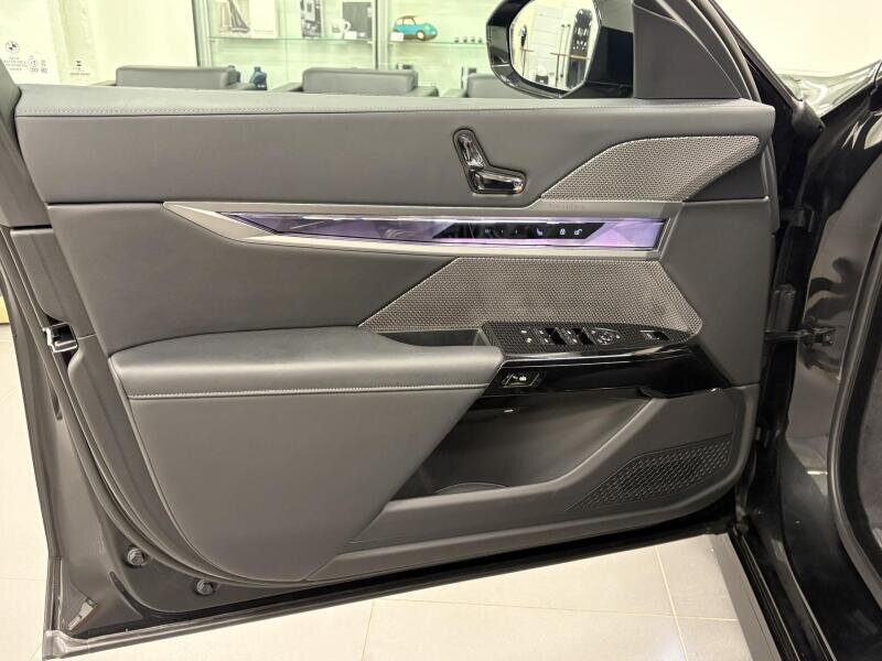 BMW Řada 7 Sedan / Limuzína 3,0 l 220 kw