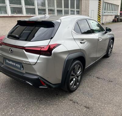 Lexus UX 250h 2