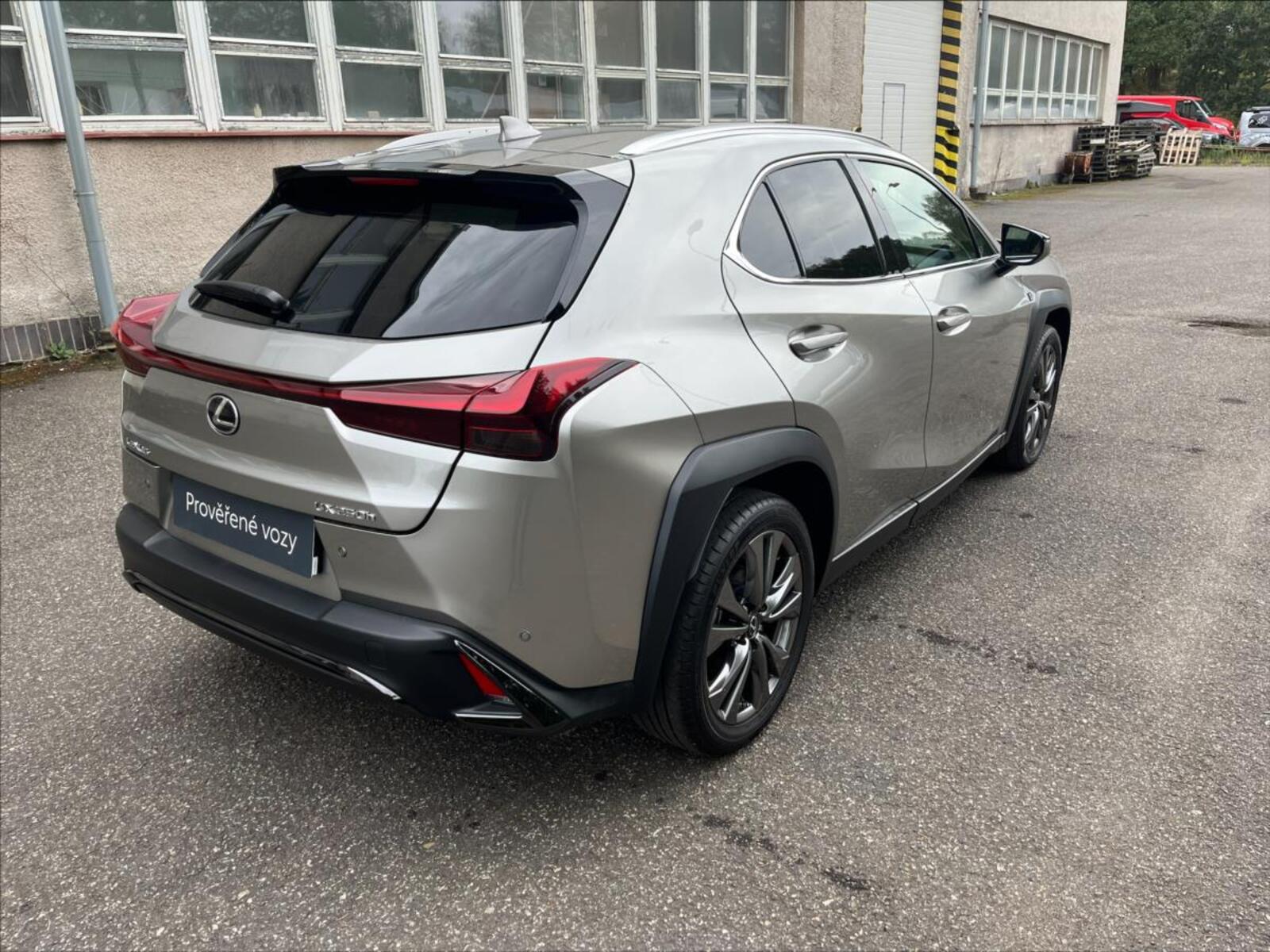 Lexus UX 250h 2