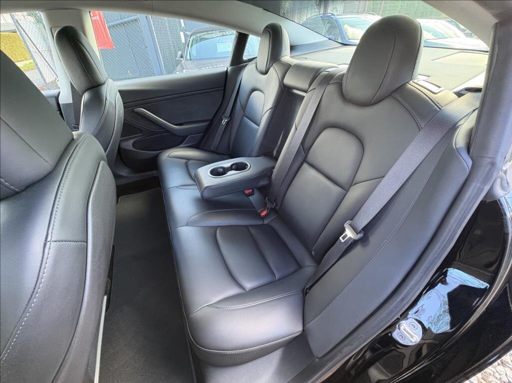 Tesla Model 3 Sedan 0,0 239 kw