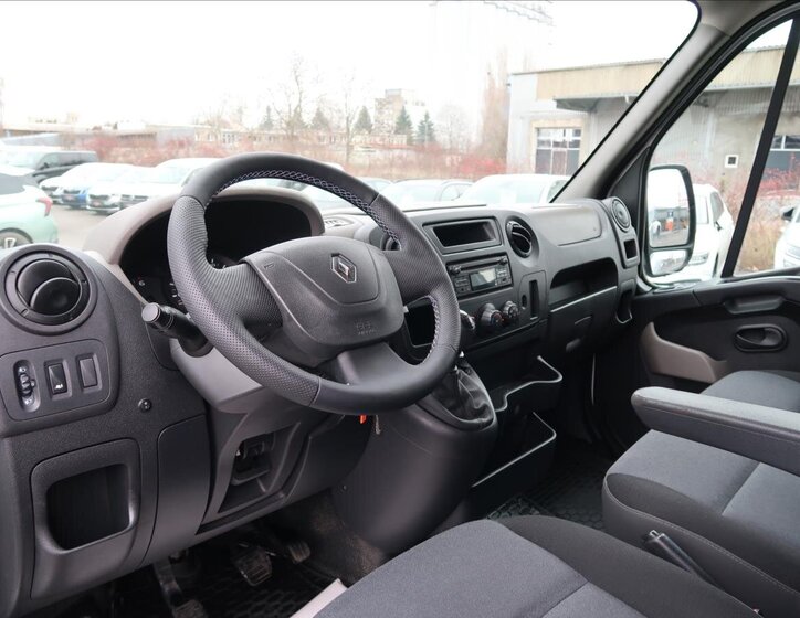 Renault Master 9