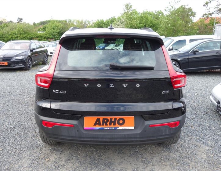 Volvo XC40 SUV / Terénní 2,0 l 110 kw