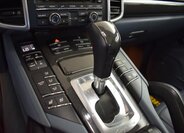 Porsche Cayenne SUV 4,8 l 405 kw