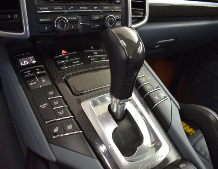 Porsche Cayenne SUV 4,8 l 405 kw