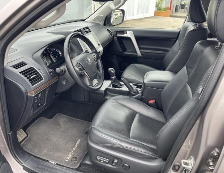 Toyota Land Cruiser 21