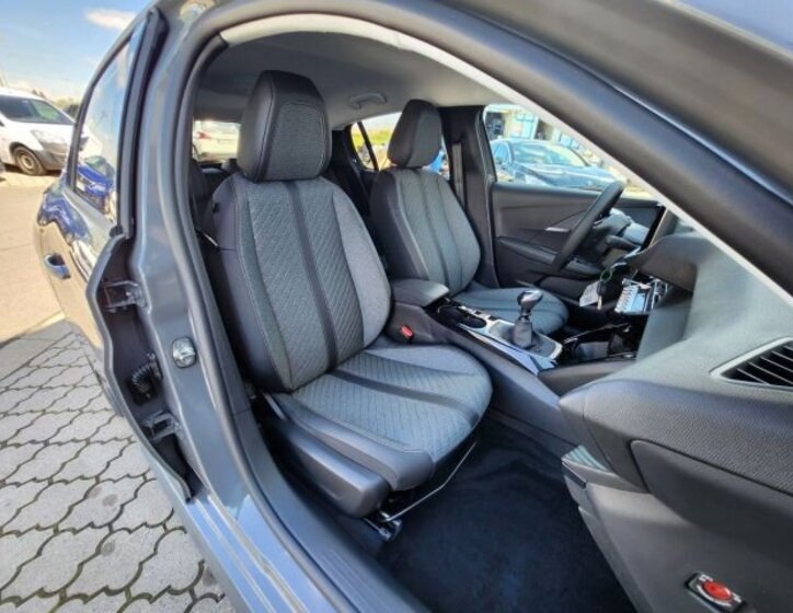 Peugeot 208 Hatchback 1,2 l 74 kw