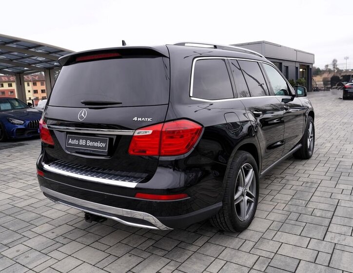 Mercedes-Benz GL SUV / Terénní 4,7 l 320 kw