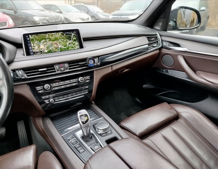 BMW X5 SUV 3,0 l 280 kw