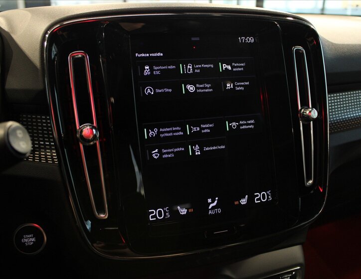 Volvo XC40 SUV / Terénní 2,0 l 140 kw