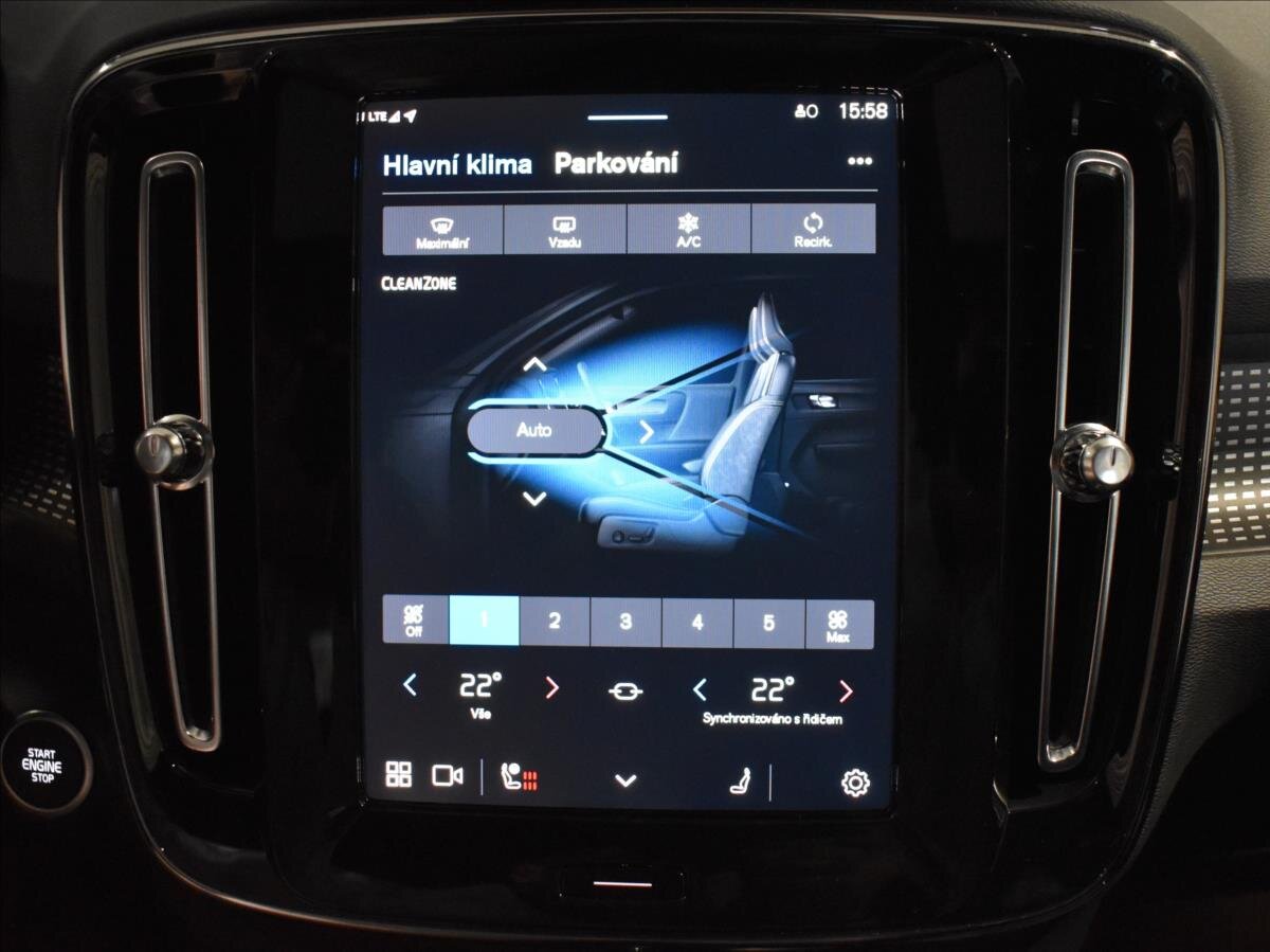 Volvo XC40 SUV / Terénní 2,0 l 145 kw