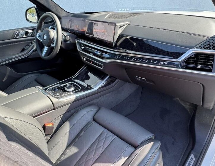 BMW X7 9