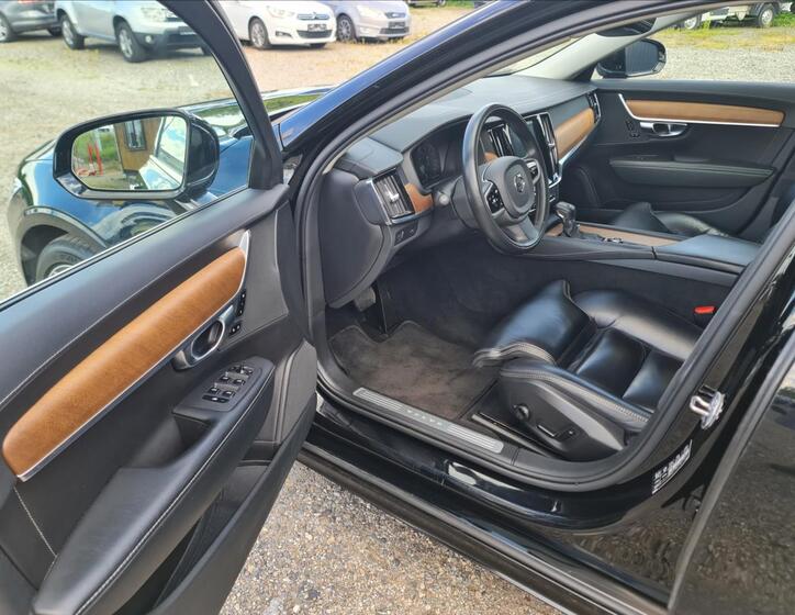 Volvo V90 10
