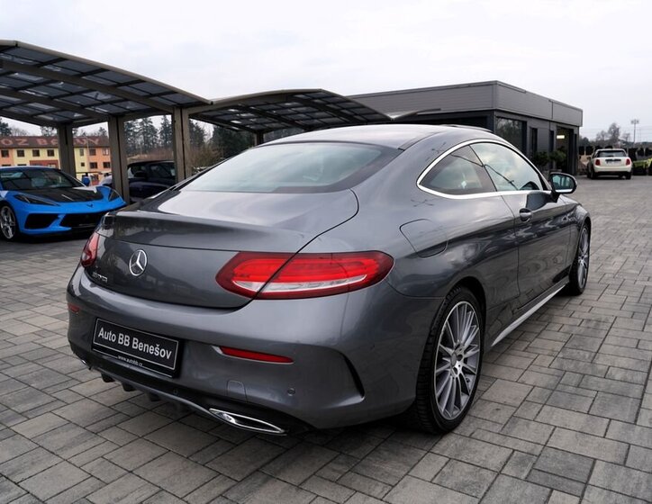 Mercedes-Benz Třídy C Kupé 2,1 l 150 kw
