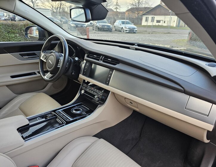 Jaguar XF Sedan 2,0 l 177 kw