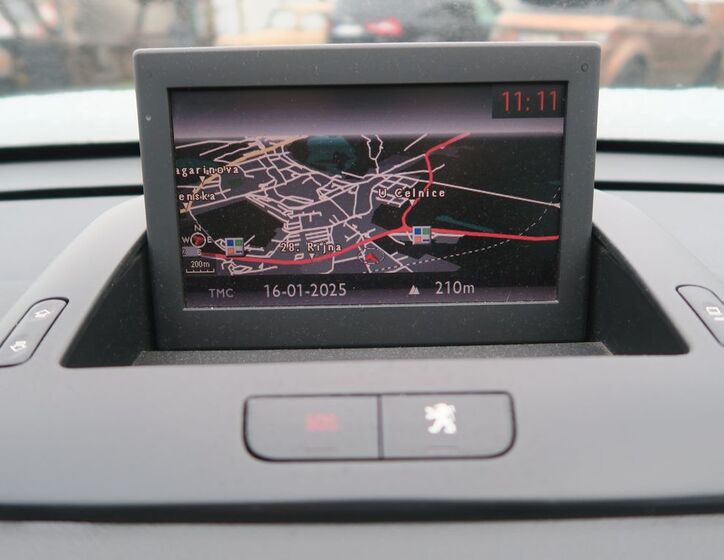 Peugeot 5008 MPV 2,0 l 120 kw