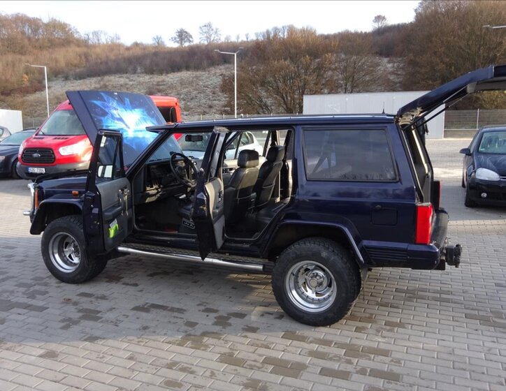 Jeep Cherokee SUV / Terénní 4,0 l 136 kw