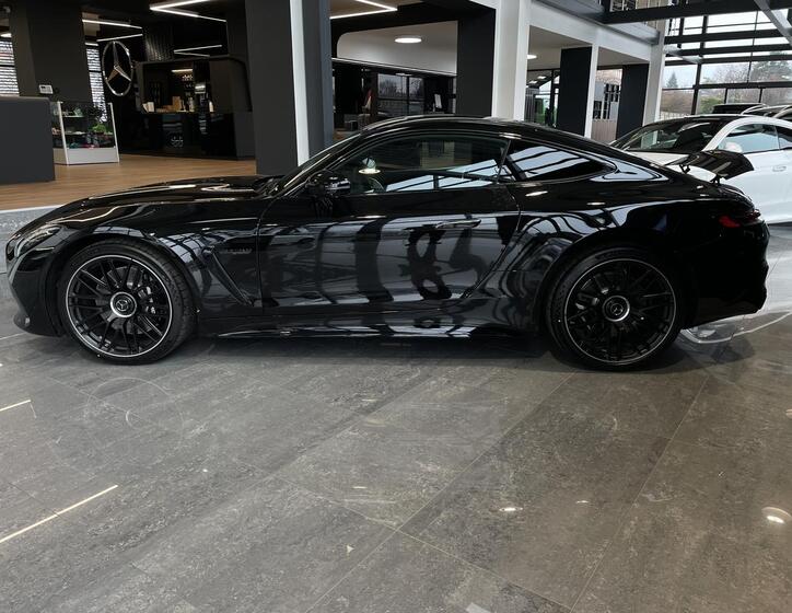 Mercedes-Benz AMG GT 4