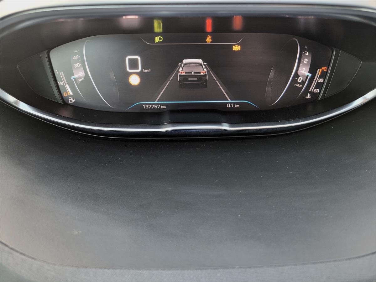 Peugeot 5008 SUV 1,5 l 96 kw