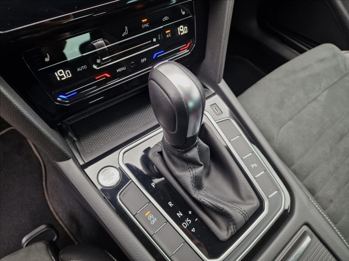 Volkswagen Passat Sedan / Limuzína 2,0 l 147 kw