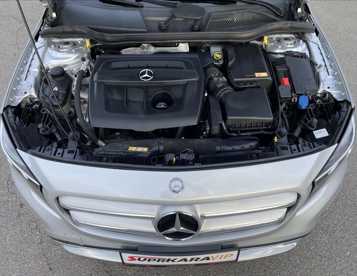 Mercedes-Benz GLA 33