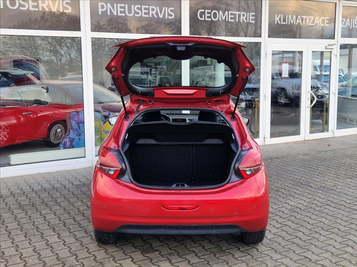 Peugeot 208 Hatchback 1,2 l 61 kw