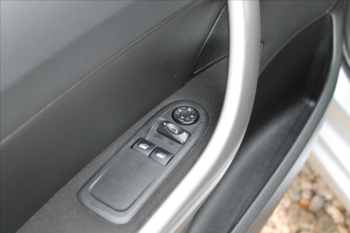 Peugeot 308 Hatchback 1,4 l 70 kw