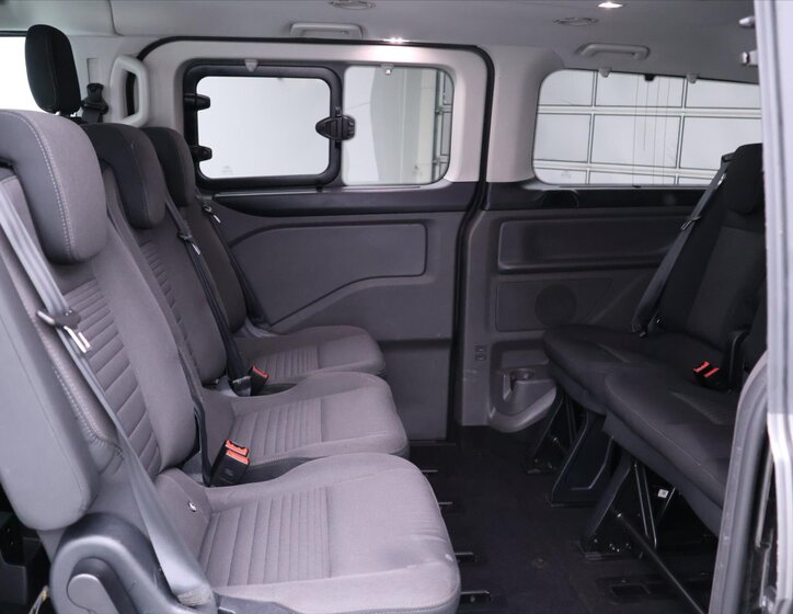 Ford Tourneo Custom 16