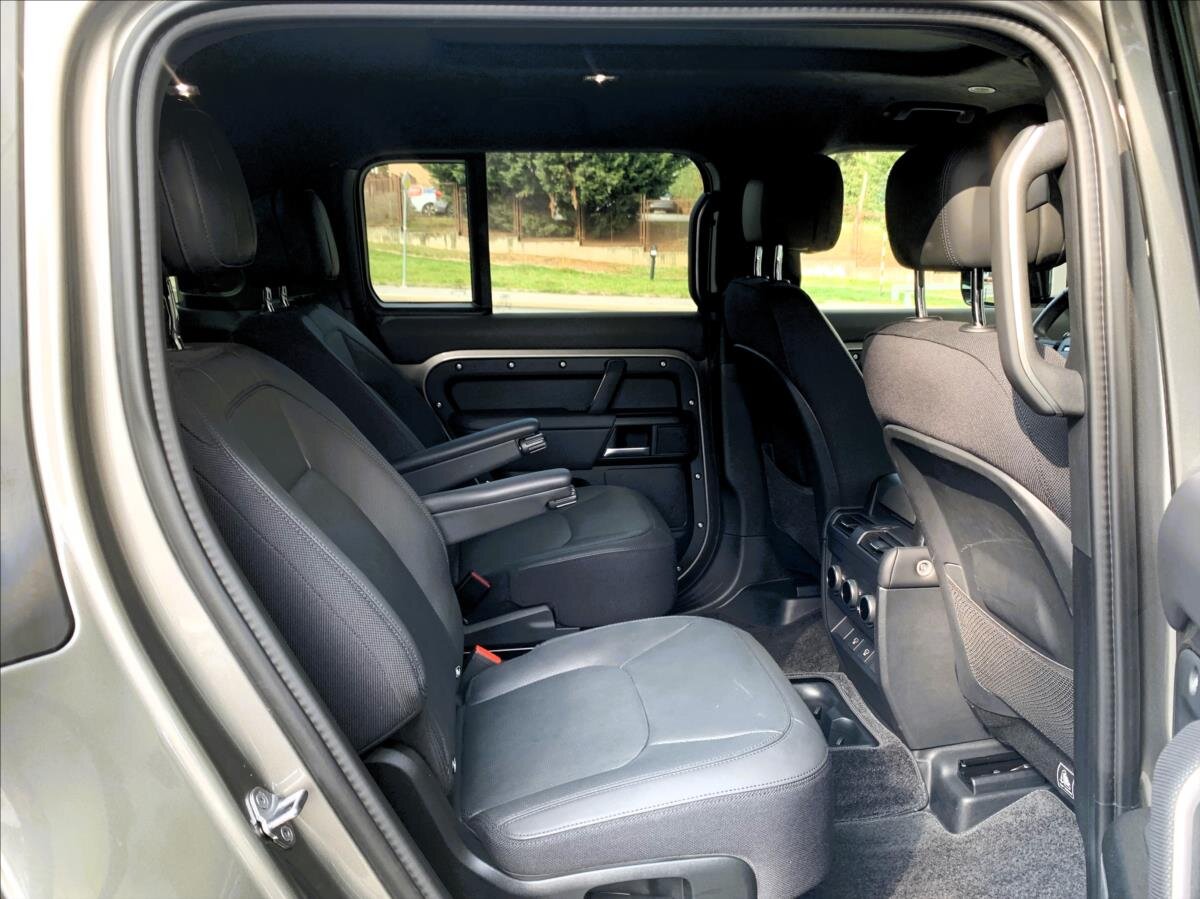Land Rover Defender SUV 3,0 l 221 kw