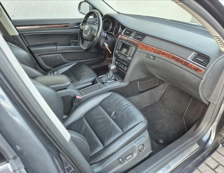 Škoda Superb Sedan / Limuzína 2,0 l 125 kw