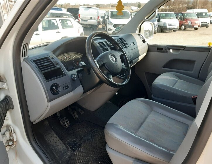 Volkswagen Transporter Skříň 2,5 l 128 kw